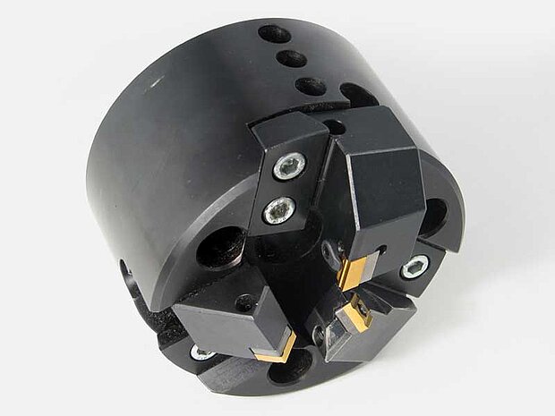 Tool head for end machining of pipes and shafts