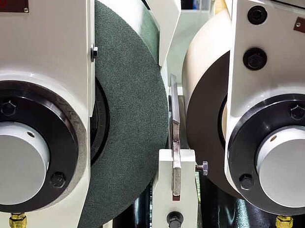 Hartmetall Auflageschienen von SCHELL für das Spitzenlosschleifen